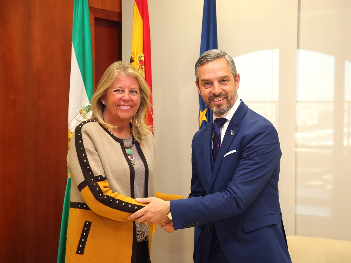 Muñoz ha mantenido también durante la jornada de hoy una reunión con el consejero de Hacienda de la Junta de Andalucía, Juan Bravo,
