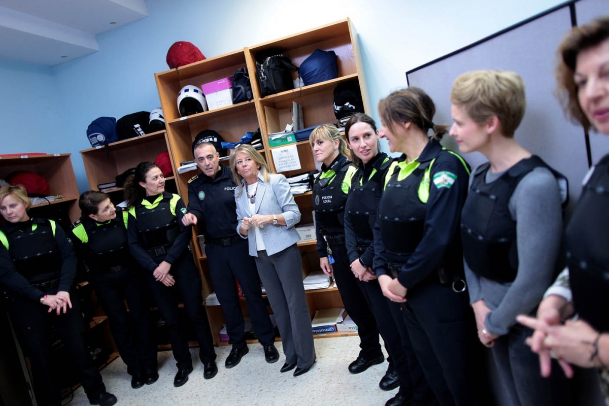 El Ayuntamiento dota por primera vez de chalecos antibalas para mujeres a todas las agentes de la Policía Local