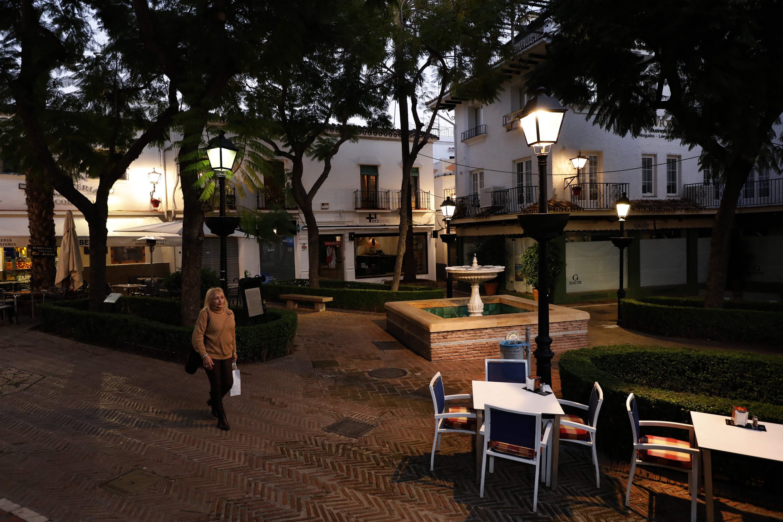 El Ayuntamiento renovará cerca de 350 puntos de luz en el Casco Antiguo de Marbella