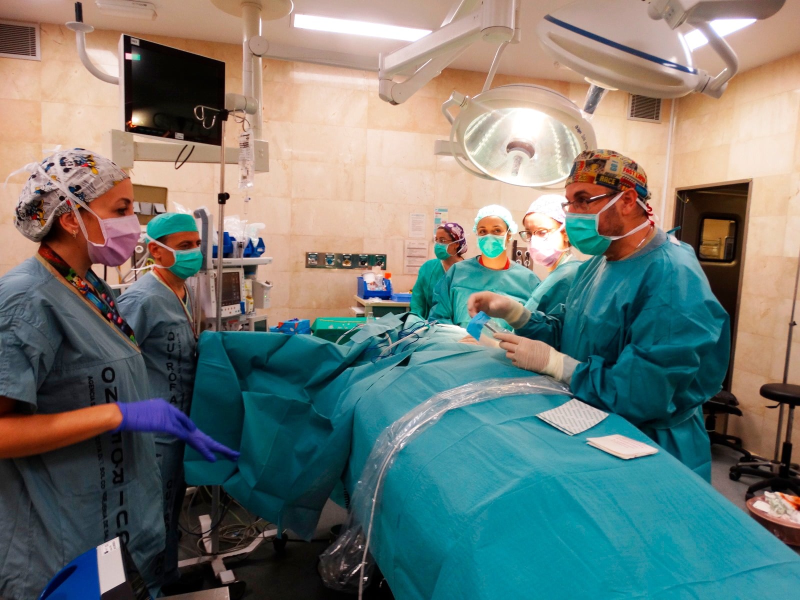 Nueva técnica de reconstrucción mamaria basada en implantar una prótesis prepectoral