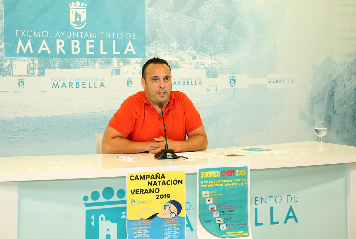 Deportes oferta 2.800 plazas en la campaña de Natación de Verano y el programa Marbella Summer Sport