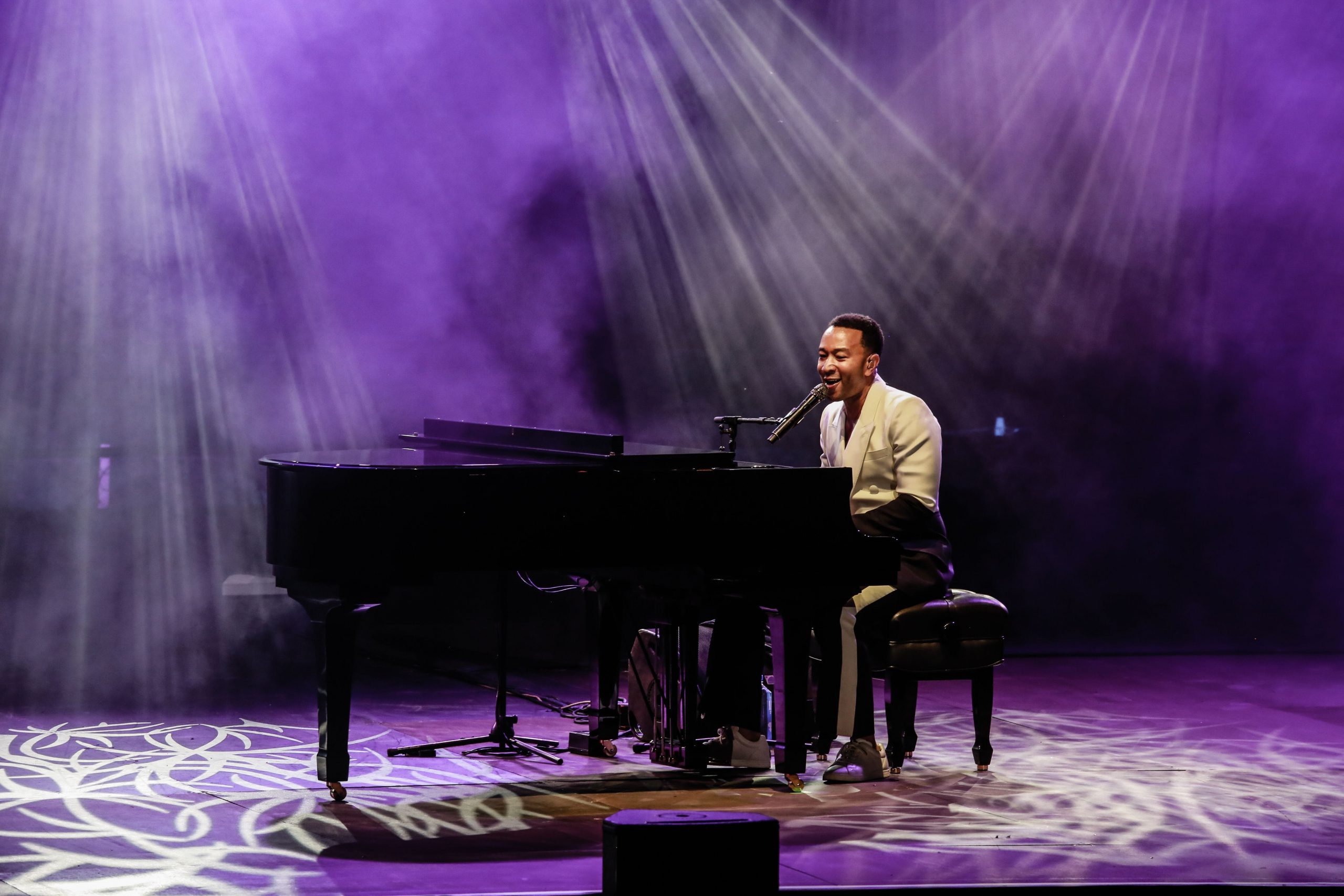 Un maravilloso John Legend triunfa al piano en Starlite